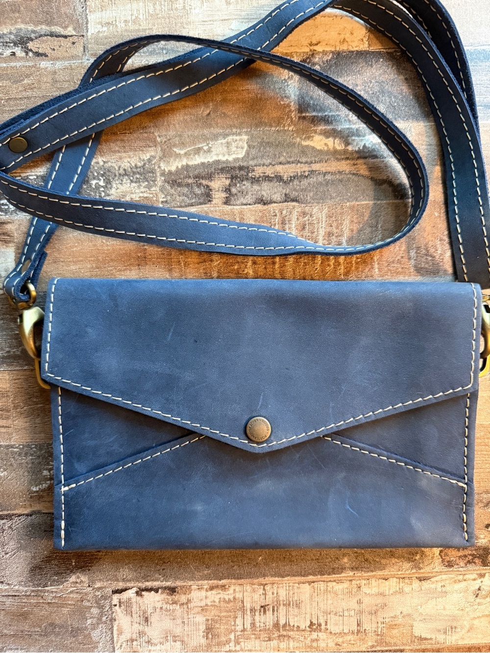 Portland Leather crossbody Navy